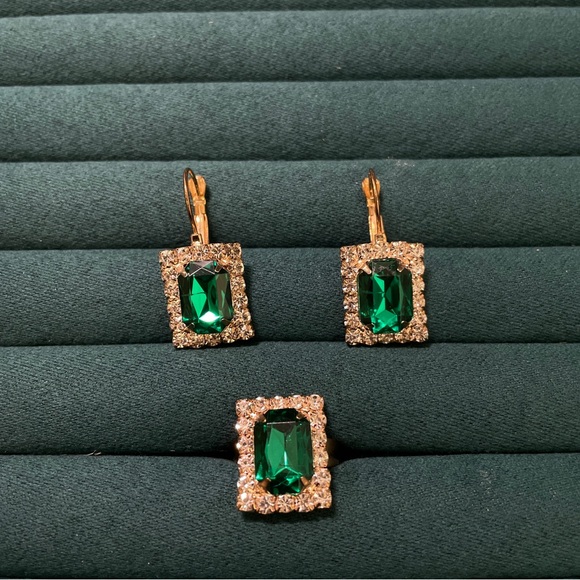 Christmas Green gemstone earrings and ring set NWOT - Picture 1 of 2